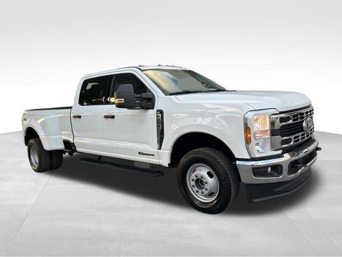 Used 2025 Ford F350 XLT image 2