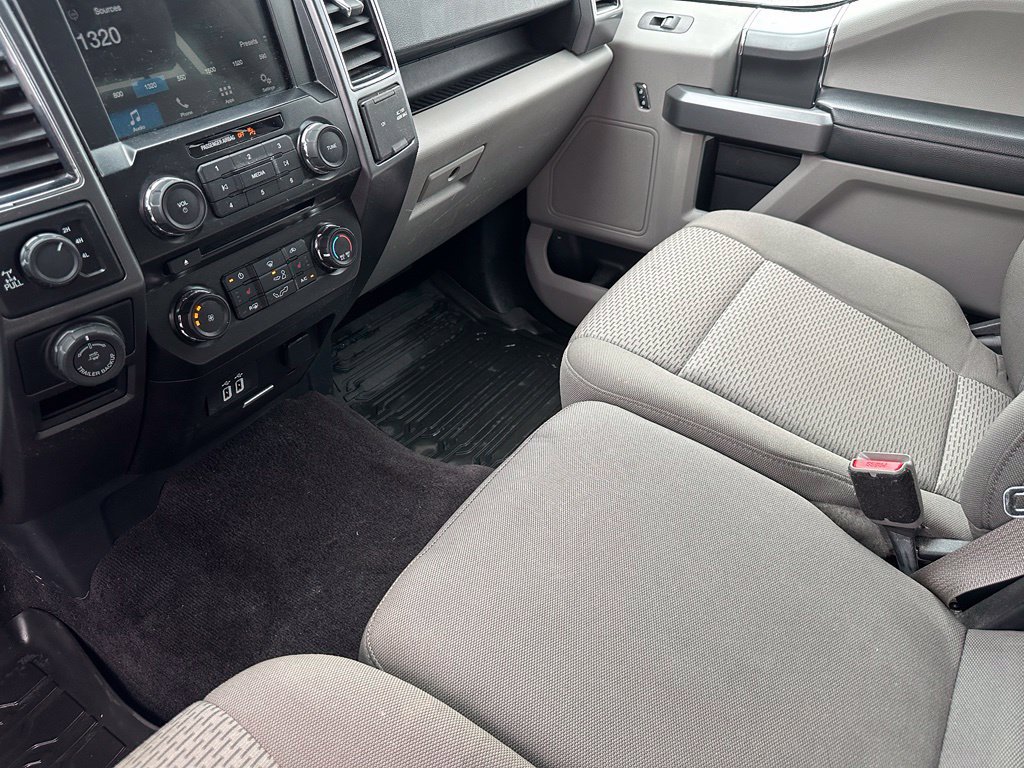 Used 2017 Ford F150 XLT w/ Equipment Group 302A Luxury AWD/4WD image 18