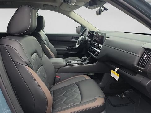 New 2026 Nissan Pathfinder Platinum AWD/4WD image 16