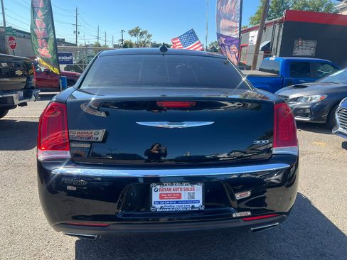 Used 2017 Chrysler 300 Limited image 8