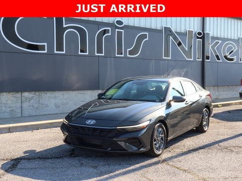 Used 2024 Hyundai Elantra SEL FWD image 1
