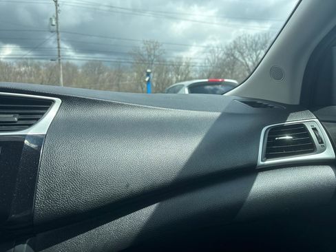 Used 2019 Nissan Sentra SV image 32