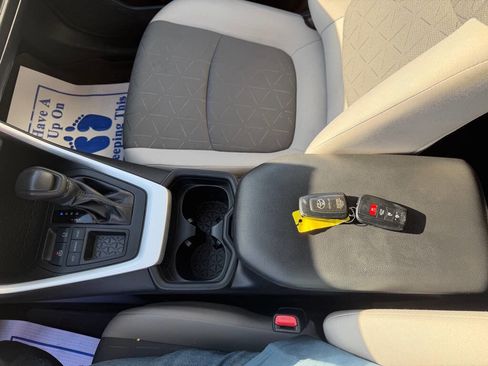 Used 2021 Toyota RAV4 XLE w/ Convenience Package image 26