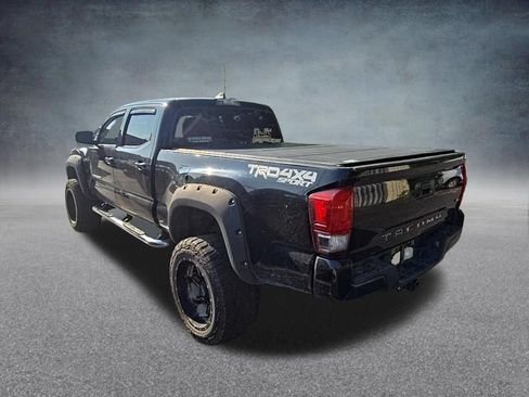 Used 2017 Toyota Tacoma TRD Sport w/ Tow Package AWD/4WD image 6