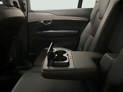 Used 2025 Volvo XC90 B5 Core AWD/4WD image 50
