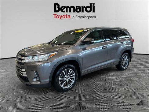 Certified 2018 Toyota Highlander XLE AWD/4WD image 1