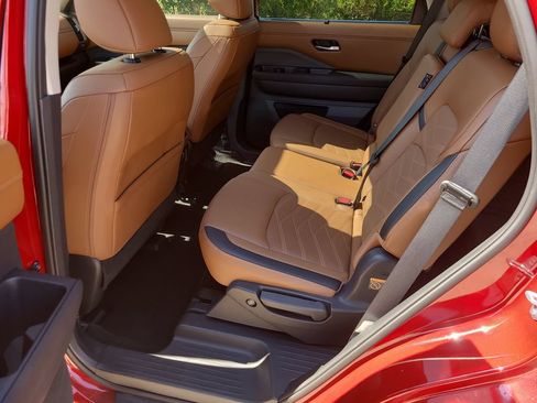 Certified 2025 Nissan Pathfinder Platinum w/ Cargo Package FWD image 9