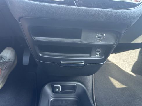 New 2026 Chrysler Pacifica Select image 73