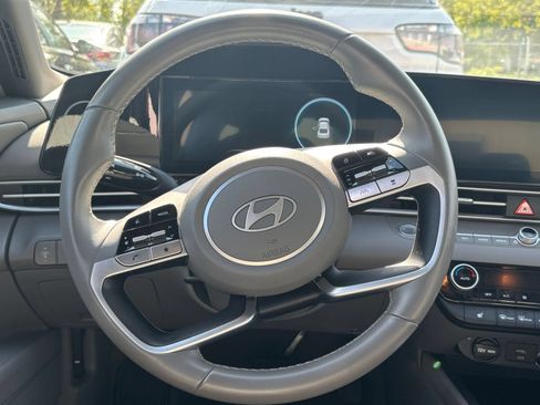 Used 2025 Hyundai Elantra SEL FWD image 27