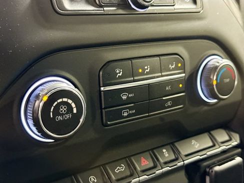 Used 2024 Chevrolet Silverado 1500 Custom Trail Boss w/ Turbomax Blackout Package AWD/4WD image 15