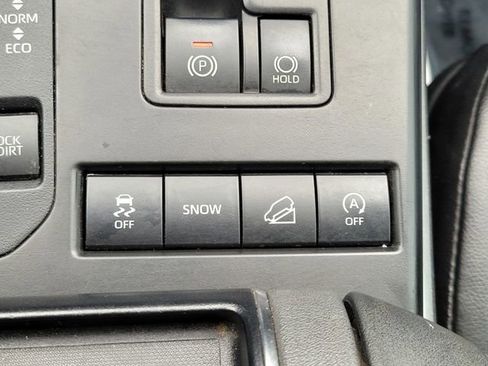 Used 2020 Toyota Highlander XLE image 23