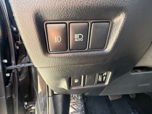 Used 2018 Toyota C-HR XLE FWD image 19