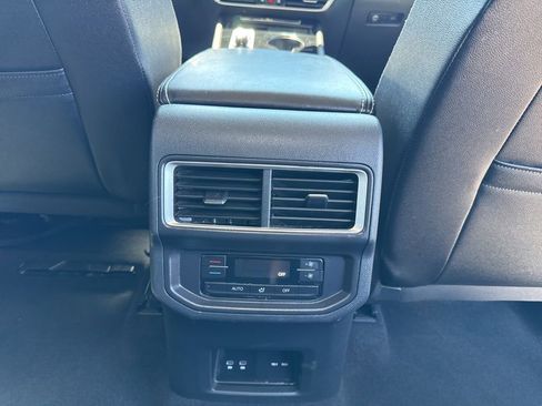 Used 2025 Volkswagen Atlas SE AWD/4WD image 19