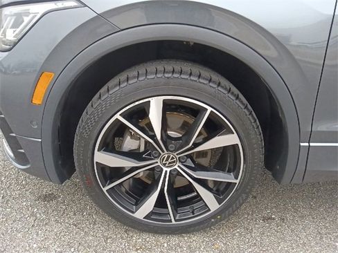 Used 2023 Volkswagen Tiguan SEL R-Line image 10