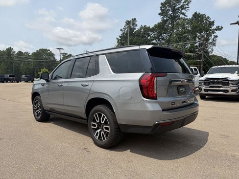 Used 2024 GMC Yukon AT4 w/ Technology Package AWD/4WD image 4