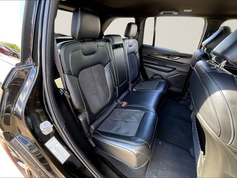 Used 2025 Jeep Grand Cherokee Altitude image 26