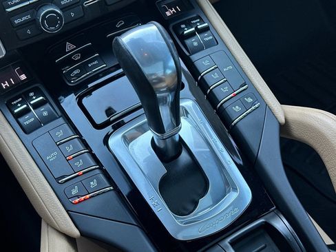 Used 2014 Porsche Cayenne Diesel AWD/4WD image 25