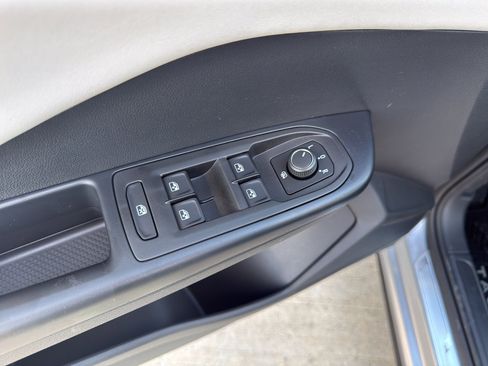 New 2026 Volkswagen Taos SE FWD image 10