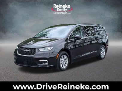 Used 2023 Chrysler Pacifica Touring-L