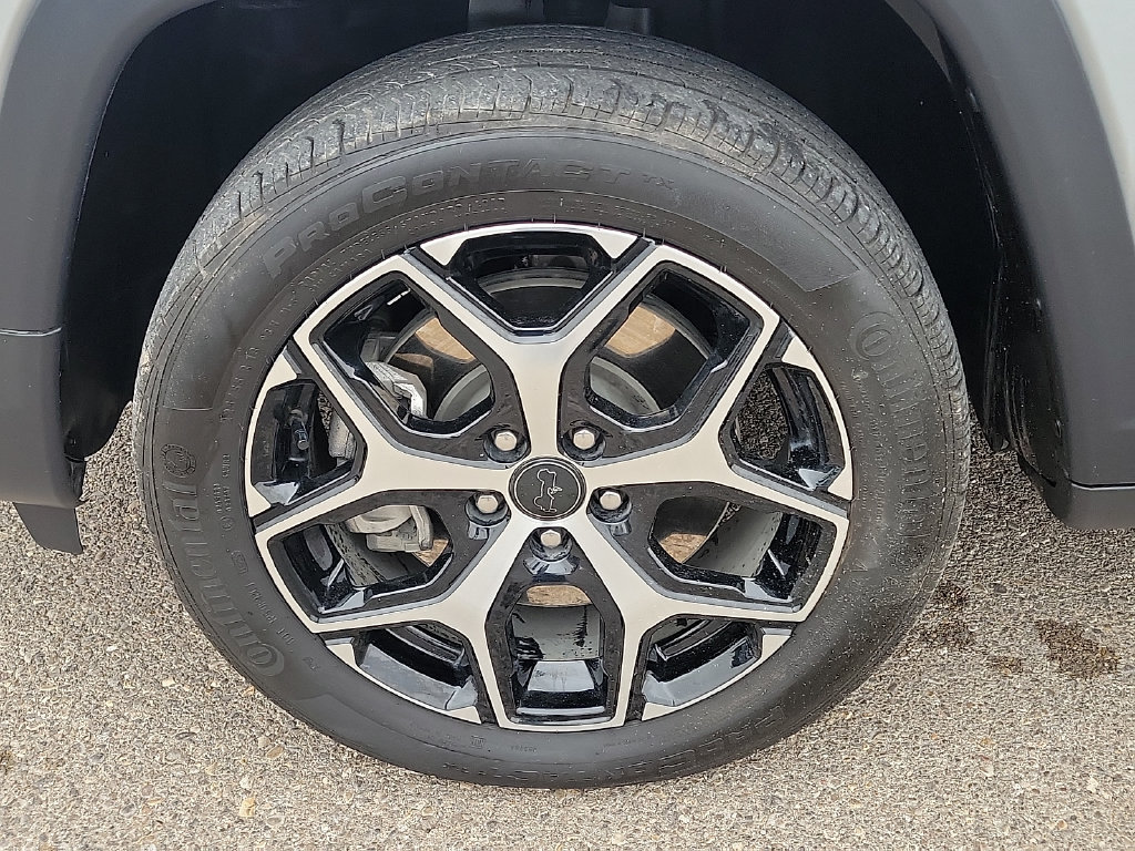 Used 2025 Jeep Compass Limited AWD/4WD image 17