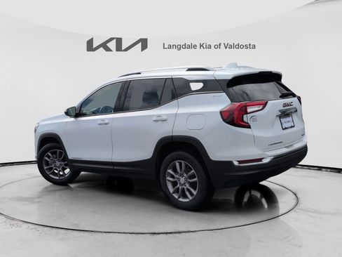 Used 2024 GMC Terrain SLT image 9