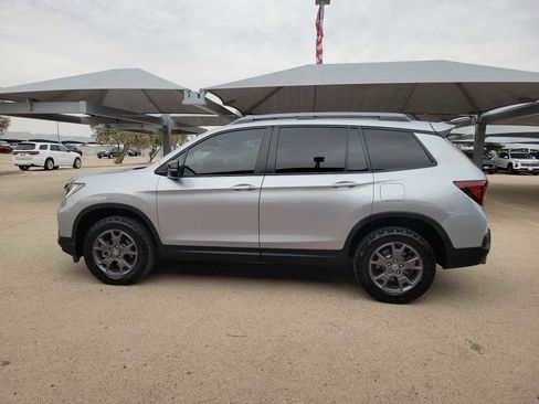 Used 2024 Honda Passport TrailSport image 5
