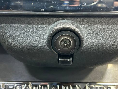 Used 2022 Ford Explorer Limited w/ Equipment Group 301A AWD/4WD image 31