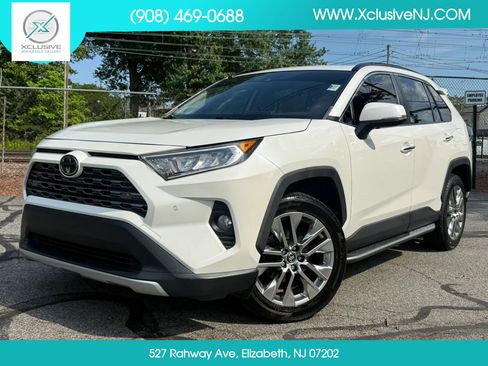 Used 2020 Toyota RAV4 Limited FWD image 1