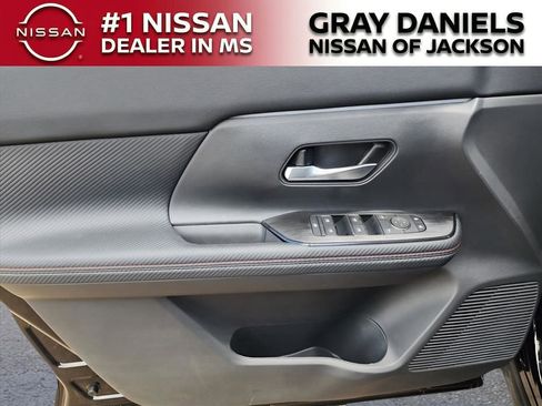 New 2025 Nissan Kicks SR image 9