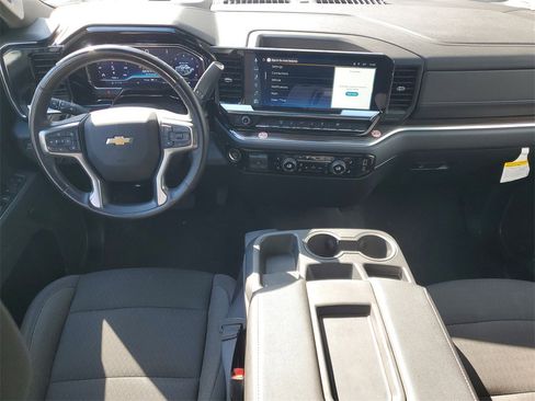 Used 2025 Chevrolet Silverado 2500 LT w/ Convenience Package image 9