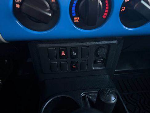 Used 2008 Toyota FJ Cruiser 4WD image 38