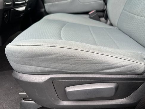 Used 2015 RAM 1500 Express RWD image 25