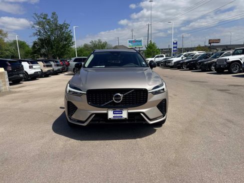 Certified 2025 Volvo XC60 B5 Plus image 8