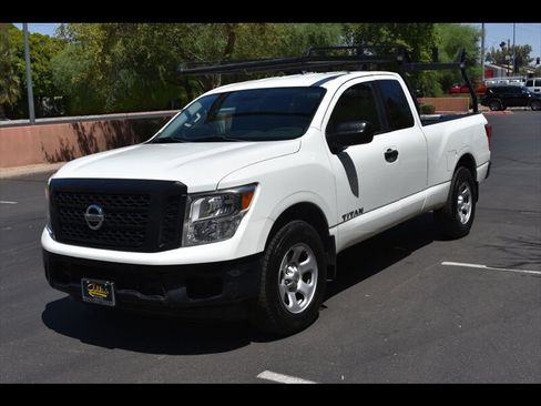 Used 2017 Nissan Titan S AWD/4WD image 3