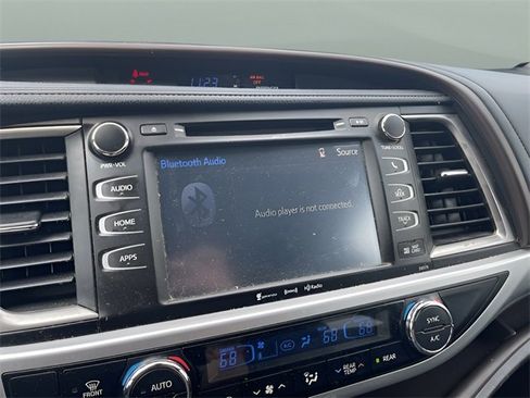 Used 2018 Toyota Highlander XLE image 18