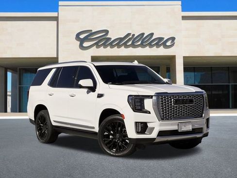 Used 2021 GMC Yukon Denali w/ Denali Premium Package image 2