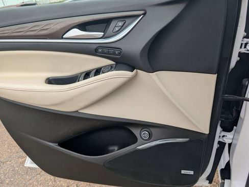 Used 2022 Buick Enclave Avenir w/ Avenir Technology Package image 12