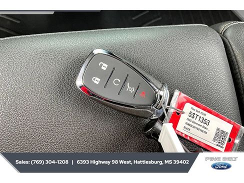 Used 2025 Chevrolet Blazer Premier w/ Enhanced Convenience Package AWD/4WD image 9