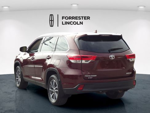 Used 2019 Toyota Highlander XLE AWD/4WD image 5