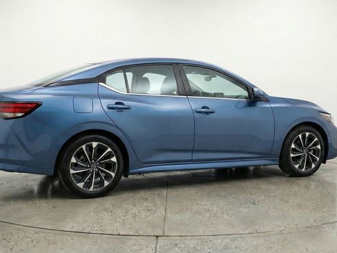 Used 2025 Nissan Sentra SV FWD image 9