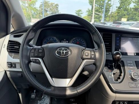 Used 2016 Toyota Sienna XLE w/ Outdoor Package AWD/4WD image 21