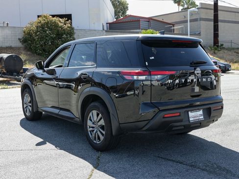 Used 2025 Nissan Pathfinder S FWD image 6