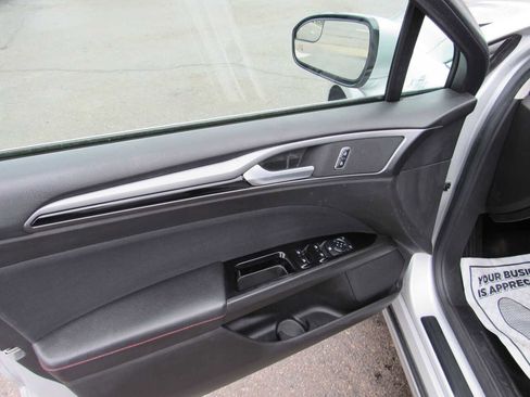 Used 2016 Ford Fusion SE w/ Equipment Group 201A image 12