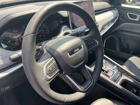 Used 2024 Jeep Compass Latitude image 14