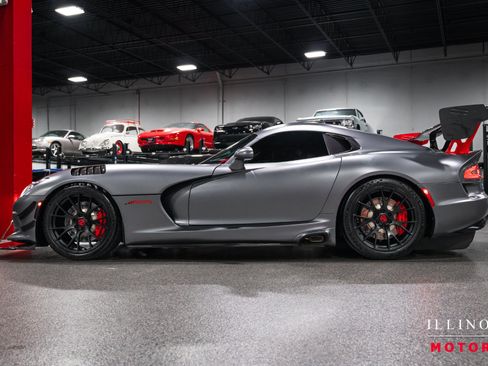 Used 2014 SRT Viper GTS RWD image 2