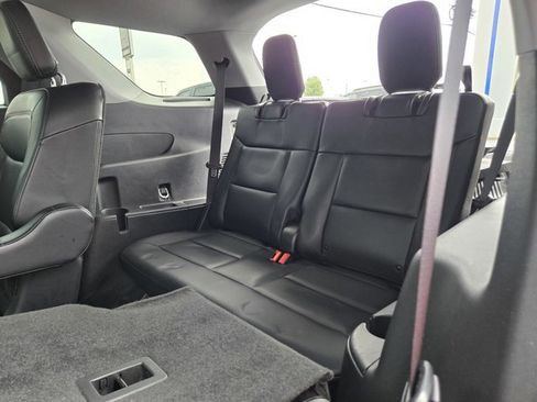 Used 2024 Ford Explorer XLT w/ Equipment Group 202A AWD/4WD image 31