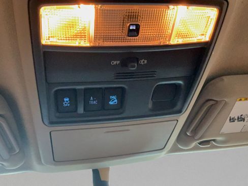 Used 2019 Toyota 4Runner SR5 AWD/4WD image 18
