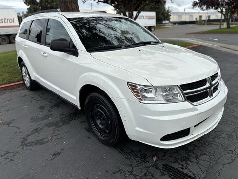 Used 2016 Dodge Journey SE w/ Flexible Seating Group image 3