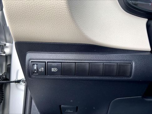 Used 2025 Toyota Corolla LE FWD image 33