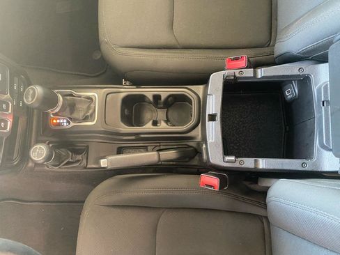 Used 2021 Jeep Wrangler Sport AWD/4WD image 18